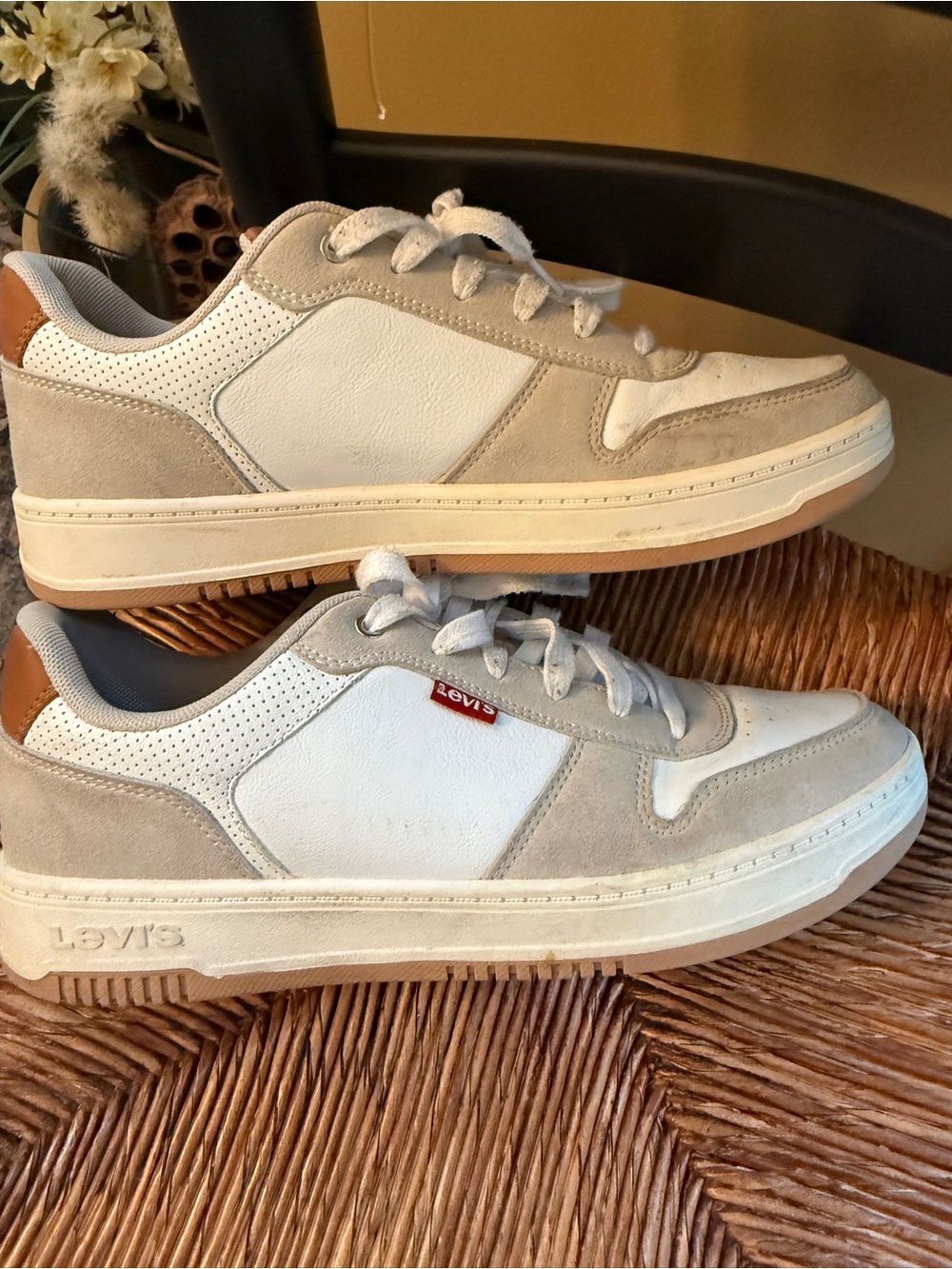 Levi's Men's White and Light Beige Low-Top Sneakers